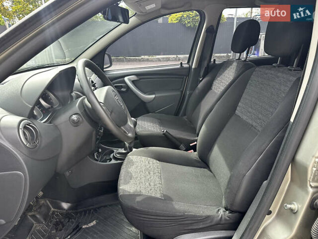 Серый Дачия Duster, объемом двигателя 1.6 л и пробегом 262 тыс. км за 8999 $, фото 10 на Automoto.ua