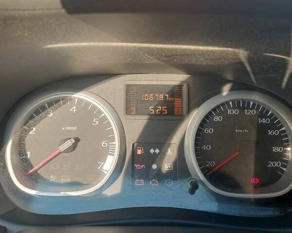 Серый Дачия Duster, объемом двигателя 0 л и пробегом 106 тыс. км за 9600 $, фото 2 на Automoto.ua