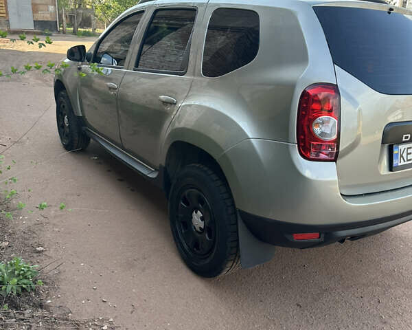 Сірий Дачія Duster, об'ємом двигуна 1.6 л та пробігом 240 тис. км за 7000 $, фото 4 на Automoto.ua