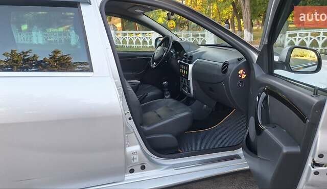 Серый Дачия Duster, объемом двигателя 1.5 л и пробегом 180 тыс. км за 9900 $, фото 10 на Automoto.ua