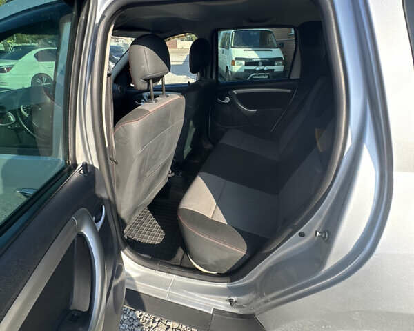 Сірий Дачія Duster, об'ємом двигуна 1.46 л та пробігом 240 тис. км за 8600 $, фото 7 на Automoto.ua