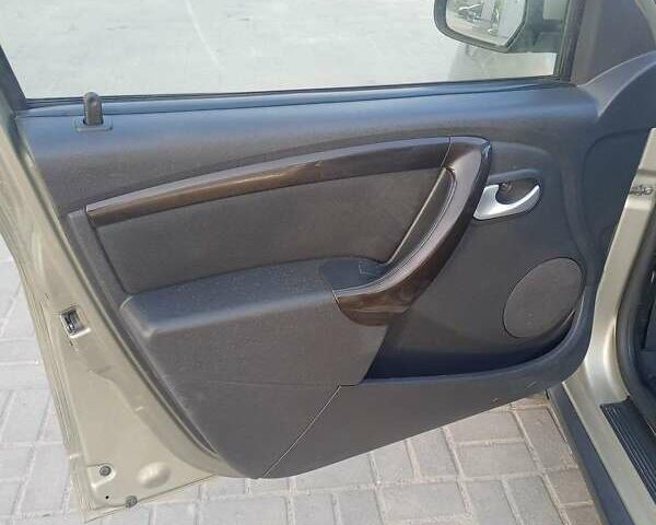 Серый Дачия Duster, объемом двигателя 0 л и пробегом 106 тыс. км за 9600 $, фото 10 на Automoto.ua