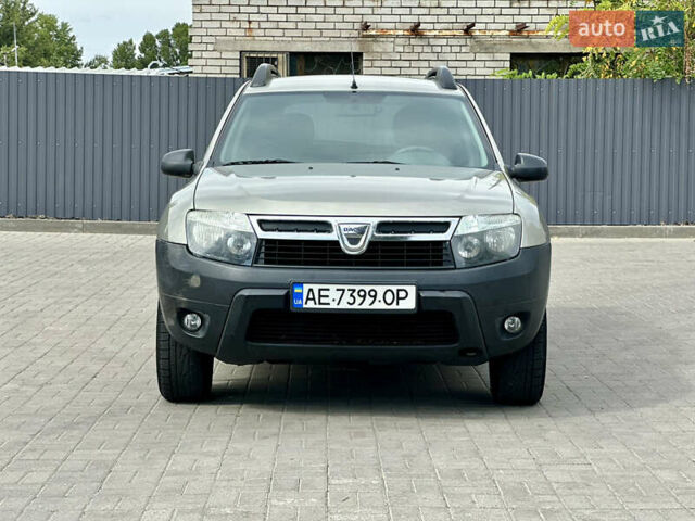 Серый Дачия Duster, объемом двигателя 1.6 л и пробегом 262 тыс. км за 8999 $, фото 1 на Automoto.ua