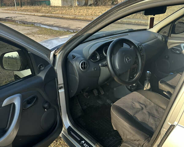 Серый Дачия Duster, объемом двигателя 1.6 л и пробегом 209 тыс. км за 7500 $, фото 9 на Automoto.ua