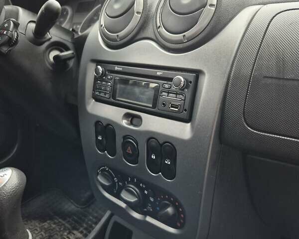 Серый Дачия Duster, объемом двигателя 1.6 л и пробегом 220 тыс. км за 8999 $, фото 9 на Automoto.ua