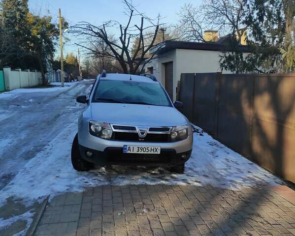 Серый Дачия Duster, объемом двигателя 1.46 л и пробегом 250 тыс. км за 9350 $, фото 2 на Automoto.ua