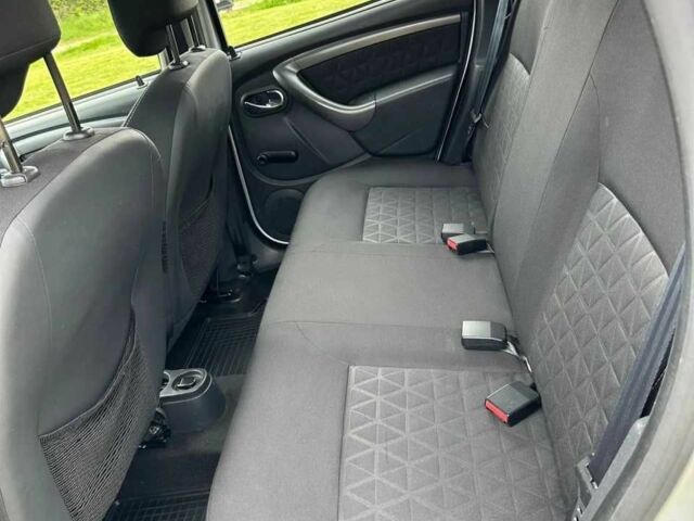 Серый Дачия Duster, объемом двигателя 1.5 л и пробегом 180 тыс. км за 8000 $, фото 5 на Automoto.ua