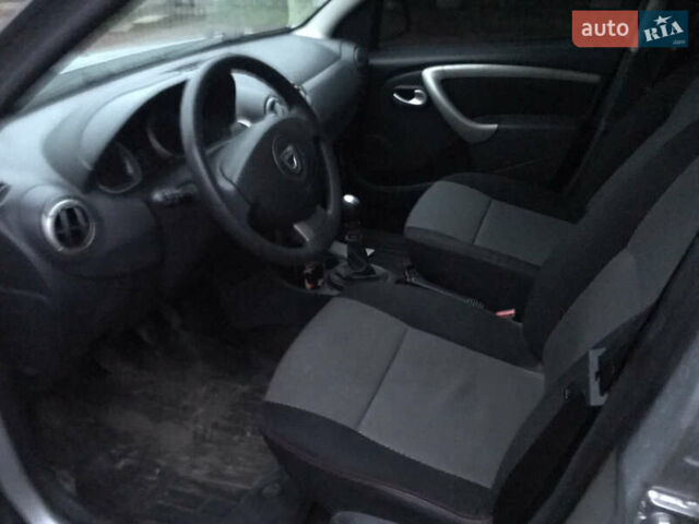Серый Дачия Duster, объемом двигателя 1.5 л и пробегом 260 тыс. км за 8500 $, фото 2 на Automoto.ua