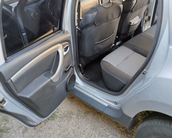 Сірий Дачія Duster, об'ємом двигуна 1.46 л та пробігом 197 тис. км за 8300 $, фото 7 на Automoto.ua