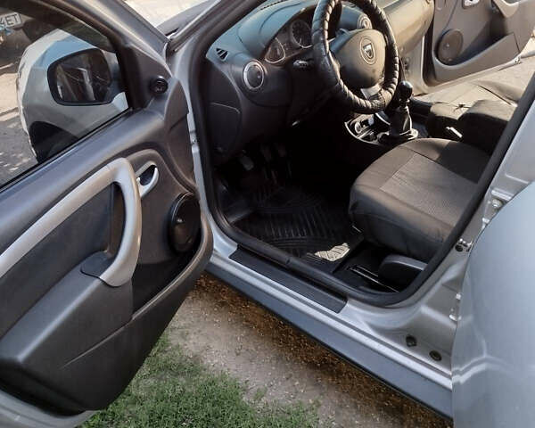 Сірий Дачія Duster, об'ємом двигуна 1.46 л та пробігом 197 тис. км за 8300 $, фото 8 на Automoto.ua