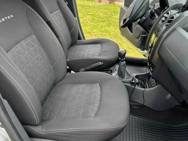 Серый Дачия Duster, объемом двигателя 1.5 л и пробегом 180 тыс. км за 8000 $, фото 4 на Automoto.ua