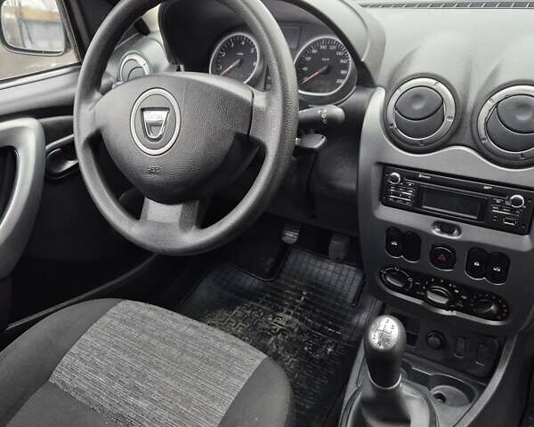 Серый Дачия Duster, объемом двигателя 1.6 л и пробегом 220 тыс. км за 8999 $, фото 12 на Automoto.ua