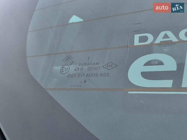 Сірий Дачія Duster, об'ємом двигуна 1.2 л та пробігом 85 тис. км за 9900 $, фото 40 на Automoto.ua