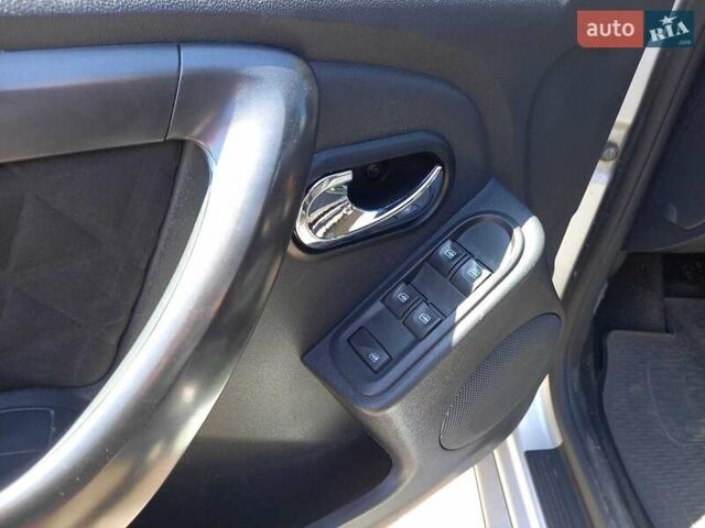 Сірий Дачія Duster, об'ємом двигуна 1.5 л та пробігом 175 тис. км за 10800 $, фото 17 на Automoto.ua