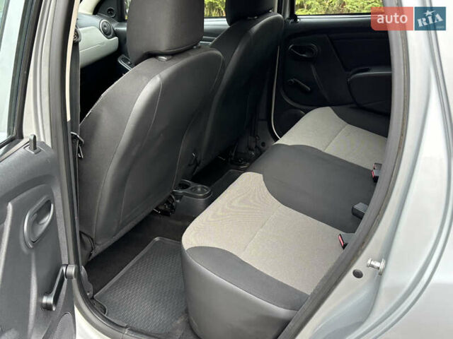 Серый Дачия Duster, объемом двигателя 1.5 л и пробегом 229 тыс. км за 9200 $, фото 11 на Automoto.ua