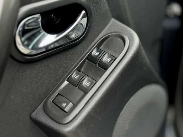Сірий Дачія Duster, об'ємом двигуна 1.2 л та пробігом 85 тис. км за 9900 $, фото 18 на Automoto.ua