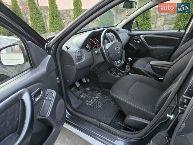Серый Дачия Duster, объемом двигателя 1.2 л и пробегом 103 тыс. км за 9950 $, фото 1 на Automoto.ua