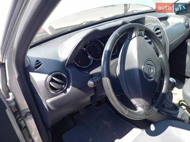 Сірий Дачія Duster, об'ємом двигуна 1.5 л та пробігом 175 тис. км за 10800 $, фото 25 на Automoto.ua