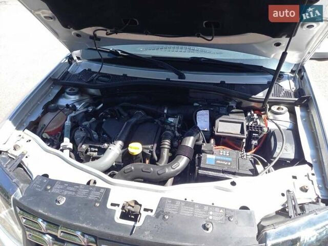 Сірий Дачія Duster, об'ємом двигуна 1.5 л та пробігом 175 тис. км за 10800 $, фото 31 на Automoto.ua