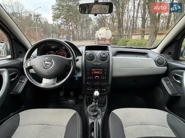 Серый Дачия Duster, объемом двигателя 1.5 л и пробегом 229 тыс. км за 9200 $, фото 10 на Automoto.ua