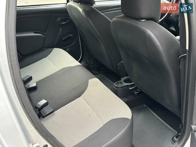Серый Дачия Duster, объемом двигателя 1.5 л и пробегом 229 тыс. км за 9200 $, фото 12 на Automoto.ua