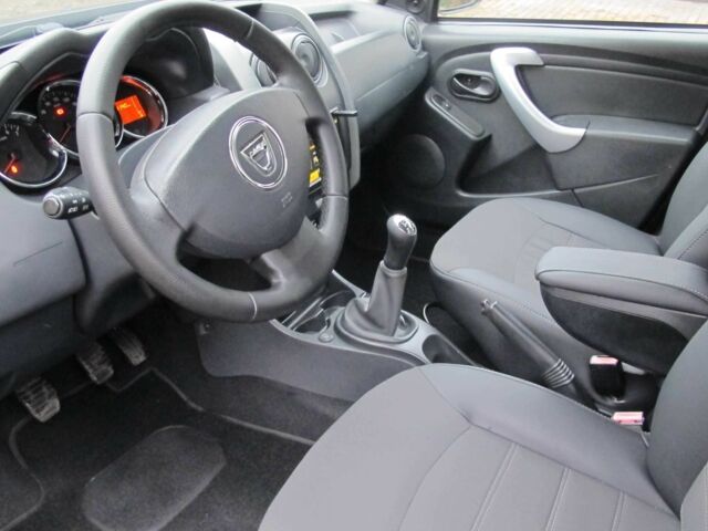 Серый Дачия Duster, объемом двигателя 1.6 л и пробегом 194 тыс. км за 10250 $, фото 5 на Automoto.ua