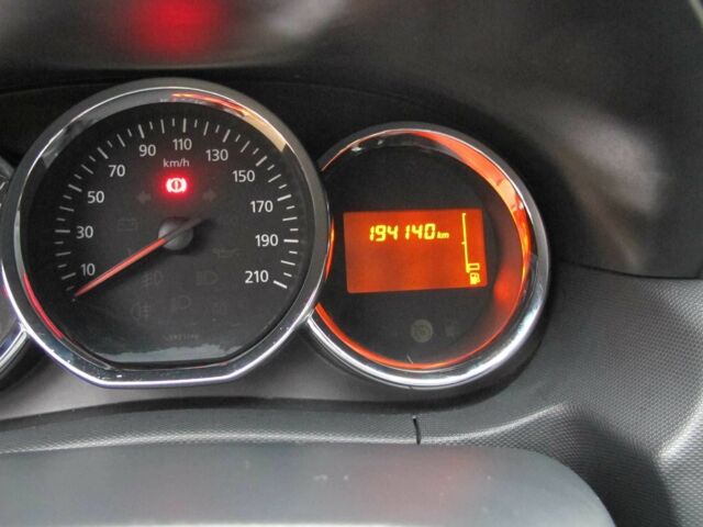 Серый Дачия Duster, объемом двигателя 1.6 л и пробегом 194 тыс. км за 10250 $, фото 6 на Automoto.ua