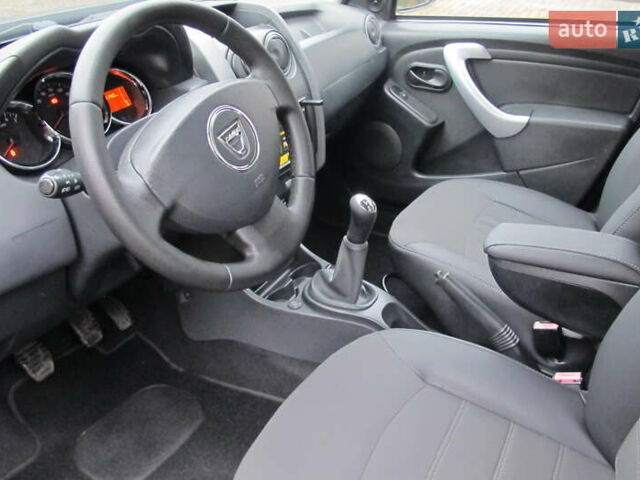 Серый Дачия Duster, объемом двигателя 1.6 л и пробегом 194 тыс. км за 10250 $, фото 9 на Automoto.ua