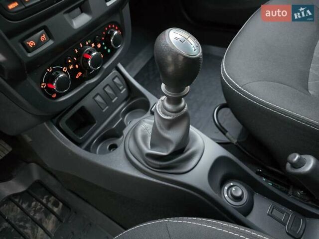 Серый Дачия Duster, объемом двигателя 1.2 л и пробегом 103 тыс. км за 9950 $, фото 9 на Automoto.ua