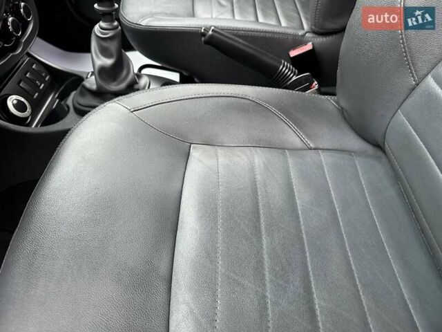 Сірий Дачія Duster, об'ємом двигуна 1.6 л та пробігом 210 тис. км за 9900 $, фото 19 на Automoto.ua