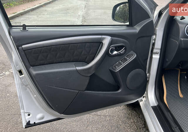 Сірий Дачія Duster, об'ємом двигуна 1.5 л та пробігом 172 тис. км за 11300 $, фото 27 на Automoto.ua