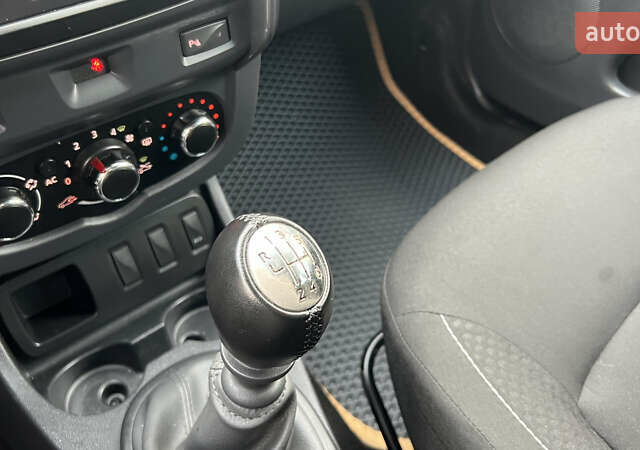 Сірий Дачія Duster, об'ємом двигуна 1.5 л та пробігом 172 тис. км за 11300 $, фото 45 на Automoto.ua