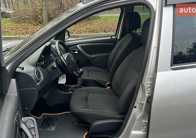 Сірий Дачія Duster, об'ємом двигуна 1.5 л та пробігом 172 тис. км за 11300 $, фото 23 на Automoto.ua
