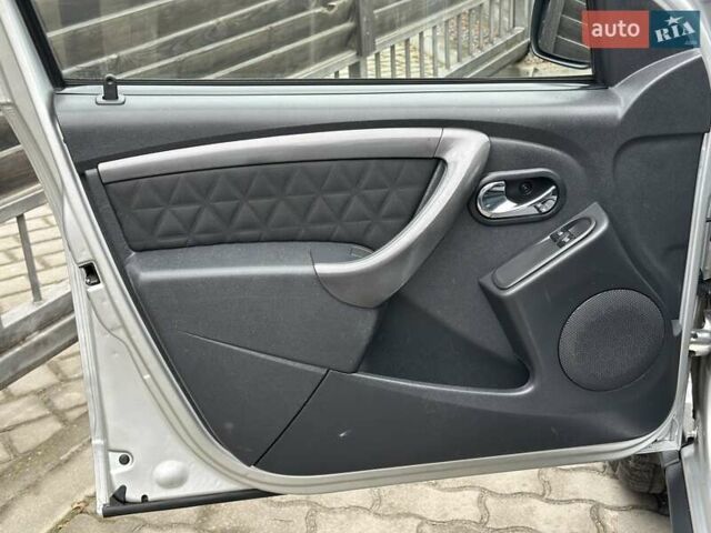 Сірий Дачія Duster, об'ємом двигуна 1.6 л та пробігом 210 тис. км за 9900 $, фото 16 на Automoto.ua