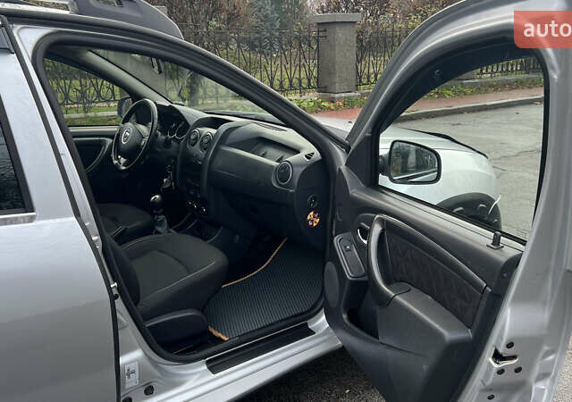 Сірий Дачія Duster, об'ємом двигуна 1.5 л та пробігом 172 тис. км за 11300 $, фото 29 на Automoto.ua