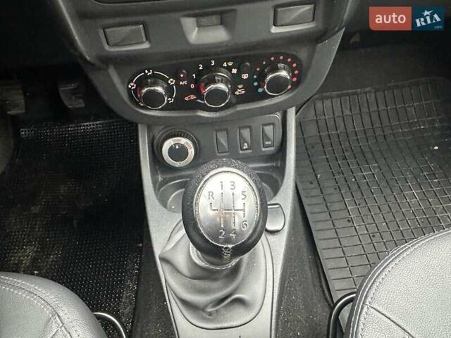 Серый Дачия Duster, объемом двигателя 1.6 л и пробегом 207 тыс. км за 8900 $, фото 37 на Automoto.ua