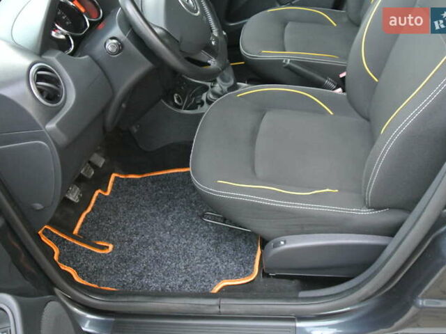 Серый Дачия Duster, объемом двигателя 1.6 л и пробегом 185 тыс. км за 11900 $, фото 8 на Automoto.ua
