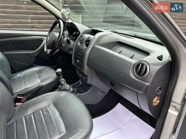 Сірий Дачія Duster, об'ємом двигуна 1.6 л та пробігом 210 тис. км за 9900 $, фото 23 на Automoto.ua