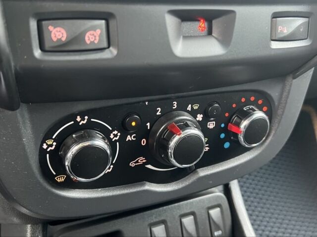 Сірий Дачія Duster, об'ємом двигуна 1.5 л та пробігом 172 тис. км за 11300 $, фото 10 на Automoto.ua