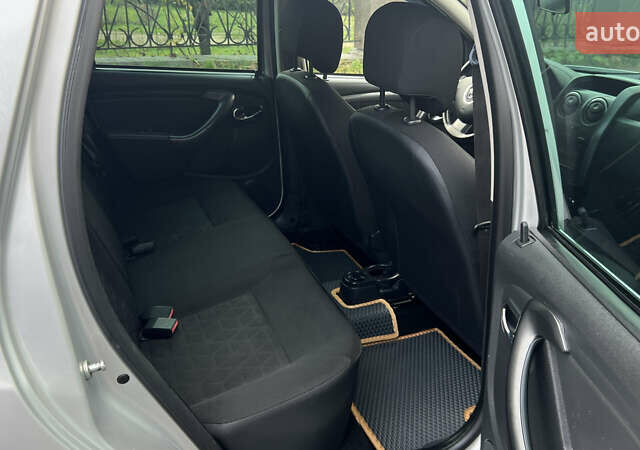 Сірий Дачія Duster, об'ємом двигуна 1.5 л та пробігом 172 тис. км за 11300 $, фото 36 на Automoto.ua