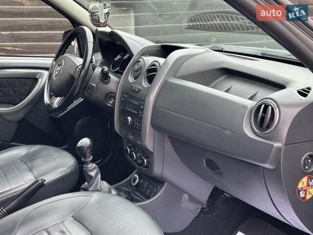 Сірий Дачія Duster, об'ємом двигуна 1.6 л та пробігом 210 тис. км за 9900 $, фото 24 на Automoto.ua