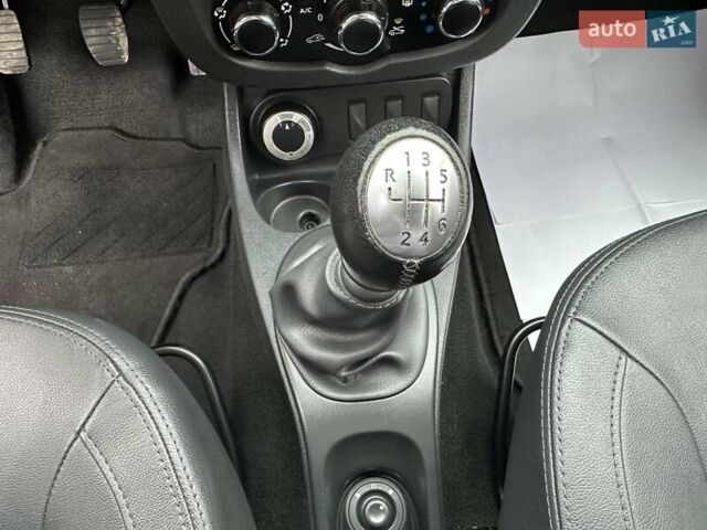 Сірий Дачія Duster, об'ємом двигуна 1.6 л та пробігом 210 тис. км за 9900 $, фото 22 на Automoto.ua