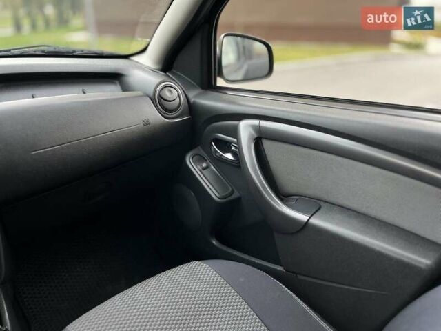Серый Дачия Duster, объемом двигателя 1.2 л и пробегом 96 тыс. км за 8500 $, фото 1 на Automoto.ua