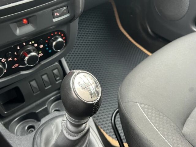 Сірий Дачія Duster, об'ємом двигуна 1.5 л та пробігом 172 тис. км за 11300 $, фото 13 на Automoto.ua