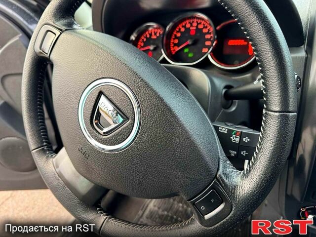 Серый Дачия Duster, объемом двигателя 1.6 л и пробегом 186 тыс. км за 12900 $, фото 7 на Automoto.ua