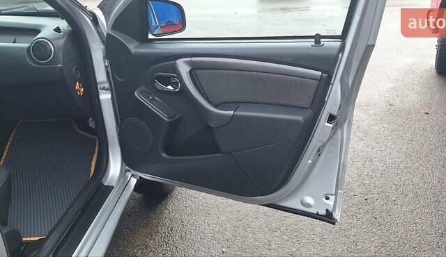 Серый Дачия Duster, объемом двигателя 1.5 л и пробегом 167 тыс. км за 11900 $, фото 71 на Automoto.ua