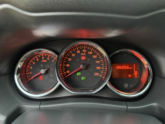 Серый Дачия Duster, объемом двигателя 1.6 л и пробегом 185 тыс. км за 12350 $, фото 2 на Automoto.ua