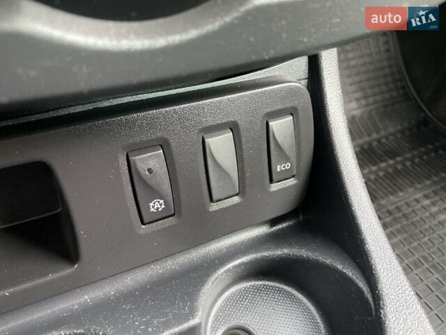 Сірий Дачія Duster, об'ємом двигуна 1.6 л та пробігом 185 тис. км за 11400 $, фото 25 на Automoto.ua
