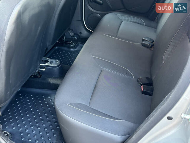 Сірий Дачія Duster, об'ємом двигуна 1.5 л та пробігом 256 тис. км за 10600 $, фото 9 на Automoto.ua