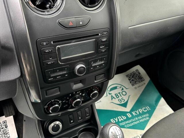 Сірий Дачія Duster, об'ємом двигуна 1.6 л та пробігом 123 тис. км за 10200 $, фото 11 на Automoto.ua